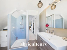 Très belle maison de 258m2 bien entretenue<span></span>4 chambres<span></span>Piscine intérieure<span></span>Domaine privé du Haut Bissin<span></span>Garage<span></span>Terrain de 1800m2