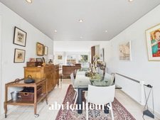 Grande maison - Avenue Privée - 5 chambres - Jardin - Grand Garage double + 2 places de parking - Hauts-Pavés