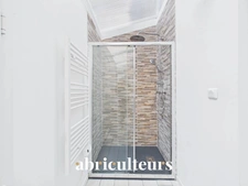 Bureau de 64m2<span></span>3 bureaux et 1 open space<span></span>1 espace cuisine<span></span>WC et douche<span></span>Dépendance<span></span>98 rue Jean Fraix<span></span>Rezé