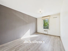 Bel appartement de 66,49m2<span></span>Construction de 2002<span></span>DPE C<span></span>Ascenseur<span></span>2 chambres<span></span>balcon<span></span>1 Box double<span></span>Local à vélo<span></span>Nantes<span></span>10 rue Babonneau