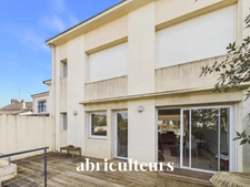 Grande maison - Avenue Privée - 5 chambres - Jardin - Grand Garage double + 2 places de parking - Hauts-Pavés