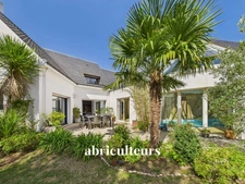 Très belle maison de 258m2 bien entretenue - 4 chambres - Piscine intérieure - Domaine privé du Haut Bissin - Garage - Terrain de 1800m2