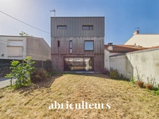 Vaste maison familiale d'architecte de 220M2 - Jardin - 5 chambres - Un garage/buanderie - Mobilier sur-mesure - 2 parking - Rezé - Rue de l’Aérodrome