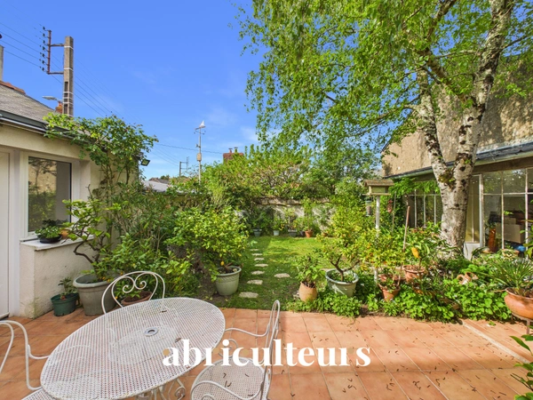 Maison familliale<span></span>5 chambres et 1 bureau -Jardin arboré<span></span>Garage<span></span>Zola