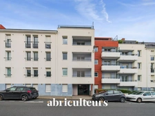 Bel appartement de 66,49m2<span></span>Construction de 2002<span></span>DPE C<span></span>Ascenseur<span></span>2 chambres<span></span>balcon<span></span>1 Box double<span></span>Local à vélo<span></span>Nantes<span></span>10 rue Babonneau