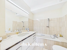 Maison aux beaux volumes - Avenue Privée - Jardin - Garage double et places de parking en vente à Nantes (44000)