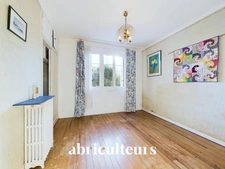 Grande maison à rénover <span></span> 8 pièces<span></span>6 chambres et 1 bureau<span></span>Studio indépendant<span></span>Mairie de Chantenay