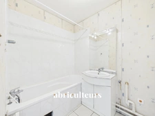 Bel appartement de 66,49m2<span></span>Construction de 2002<span></span>DPE C<span></span>Ascenseur<span></span>2 chambres<span></span>balcon<span></span>1 Box double<span></span>Local à vélo<span></span>Nantes<span></span>10 rue Babonneau