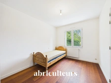 Maison de plain pied de 140m2<span></span>1000m2 de terrain<span></span>4 Chambres<span></span>Terasses<span></span>5 parkings<span></span>Pompe à chaleur et panneaux solaires<span></span>Saint-Jean-de-Boiseau