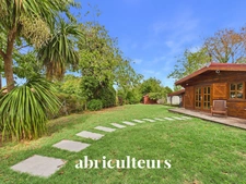 Maison de plain pied de 140m2<span></span>1000m2 de terrain<span></span>4 Chambres<span></span>Terasses<span></span>5 parkings<span></span>Pompe à chaleur et panneaux solaires<span></span>Saint-Jean-de-Boiseau