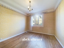 Grande maison à rénover <span></span> 8 pièces<span></span>6 chambres et 1 bureau<span></span>Studio indépendant<span></span>Mairie de Chantenay