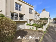 Maison aux beaux volumes - Avenue Privée - Jardin - Garage double et places de parking en vente à Nantes (44000)