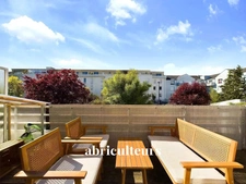 Bel appartement de 66,25m2<span></span>Sans travaux<span></span>Balcon au sud<span></span>Parking<span></span>Quartier République<span></span>Rue Saint-Hermeland