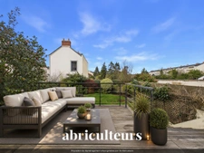 Maison aux beaux volumes - Avenue Privée  - 5 chambres - Jardin - Garage double et places de parking - Hauts-Pavés