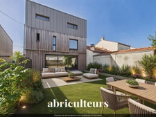 Grande maison d'architecte de 219M2<span></span>DPE C<span></span>Jardin<span></span>5 chambres<span></span>Mobilier sur-mesure<span></span>Un garage/buanderie<span></span>2 parking<span></span>Rezé<span></span>Rue de l’Aérodrome