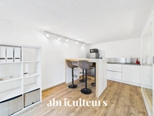 Bureau de 64m2<span></span>3 bureaux et 1 open space<span></span>1 espace cuisine<span></span>WC et douche<span></span>Dépendance<span></span>98 rue Jean Fraix<span></span>Rezé