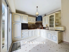 Grande maison à rénover <span></span> 8 pièces<span></span>6 chambres et 1 bureau<span></span>Studio indépendant<span></span>Mairie de Chantenay