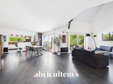 Très belle maison de 258m2 bien entretenue<span></span>4 chambres<span></span>Piscine intérieure<span></span>Domaine privé du Haut Bissin<span></span>Garage<span></span>Terrain de 1800m2