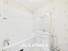 Bel appartement de 66,49m2<span></span>Construction de 2002<span></span>DPE C<span></span>Ascenseur<span></span>2 chambres<span></span>balcon<span></span>1 Box double<span></span>Local à vélo<span></span>Nantes<span></span>10 rue Babonneau