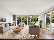 Grande maison à rénover <span></span> 8 pièces<span></span>6 chambres et 1 bureau<span></span>Studio indépendant<span></span>Mairie de Chantenay