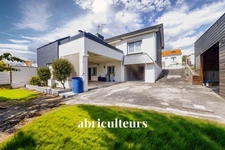 INDRE<span></span>MAISON<span></span>6 PIÈCES<span></span>4 CHAMBRES<span></span>142M2<span></span>385 000€