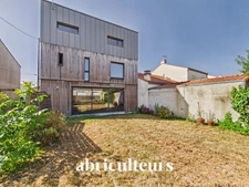 Grande maison familiale de 220M2 - 5 chambres - Jardin - Un garage/buanderie - Meubles et rangements sur-mesure - 2 places de parking - Rezé - Rue de l’Aérodrome