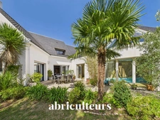 Magnifique maison de 259m2 - 4 chambres - Piscine intérieure - Domaine du Haut Bissin - Garage - Terrain de 1800m2