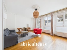 Appartement lumineux de 80m2<span></span>3ème étage avec ascenseur<span></span>Nombreux rangements<span></span>Cave<span></span>Quartier Bretagne<span></span>Rue du Pont Sauvetout