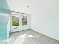 Bel appartement de 66,49m2<span></span>Construction de 2002<span></span>DPE C<span></span>Ascenseur<span></span>2 chambres<span></span>balcon<span></span>1 Box double<span></span>Local à vélo<span></span>Nantes<span></span>10 rue Babonneau