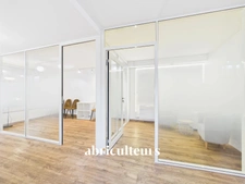 Bureau de 64m2 - 3 bureaux et 1 open space - 1 espace cuisine - WC et douche - Dépendance - 98 rue Jean Fraix - Rezé