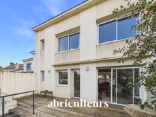 Maison aux beaux volumes - Avenue Privée - Jardin - Garage double et places de parking en vente à Nantes (44000)