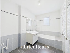 Appartement 2 chambres - DPE C - Immeuble de 2011 - 2 chambres -terrasse de 13,75m2  - 1 parking - Espace vélo - 26 rue des grenouilles - Nantes
