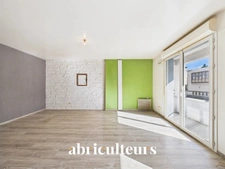 Bel appartement de 66,49m2<span></span>Construction de 2002<span></span>DPE C<span></span>Ascenseur<span></span>2 chambres<span></span>balcon<span></span>1 Box double<span></span>Local à vélo<span></span>Nantes<span></span>10 rue Babonneau