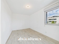 Appartement de 64,46m2<span></span>DPE A<span></span>Immeuble de 2015<span></span>2 chambres -Loggia de 24m2 <span></span>1 parking<span></span>local vélo privatif<span></span>22 rue August Lepère- Nantes