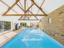 Très belle maison de 258m2 bien entretenue - 4 chambres - Piscine intérieure - Domaine privé du Haut Bissin - Garage - Terrain de 1800m2