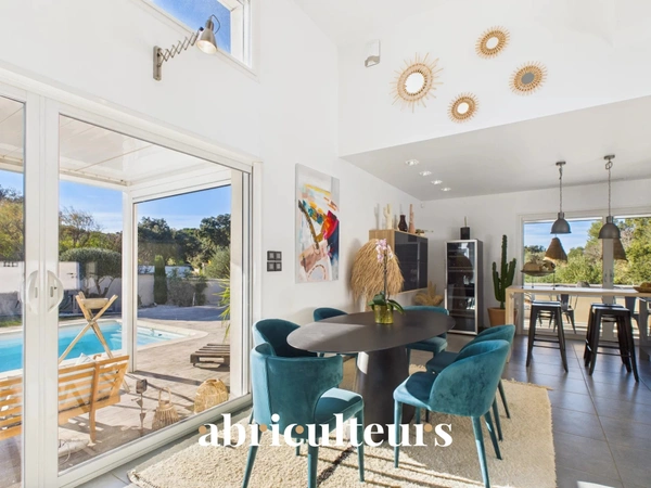 Superbe Villa Familiale de Plain-Pied de 139 m² avec Piscine Chauffée  en vente à Boissi (30114)
