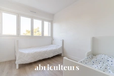 Appartement traversant<span></span>3 pièces<span></span>64 m²<span></span>cave et parking<span></span>Bois d'Arcy