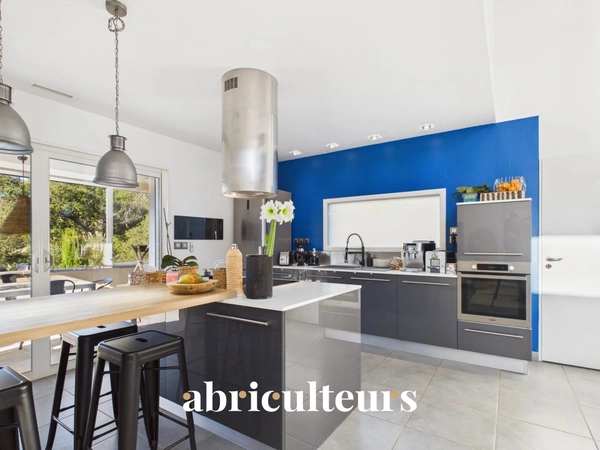 Superbe Villa Familiale de Plain-Pied de 139 m² avec Piscine Chauffée  en vente à Boissi (30114)