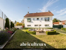 Maison familiale avec jardin privatif de 560 m² en vente à Meaux 77100