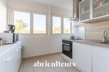 Appartement traversant<span></span>3 pièces<span></span>64 m²<span></span>cave et parking<span></span>Bois d'Arcy