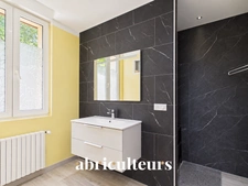 Maison familiale avec piscine et grand jardin avec fort potentiel  à Caudéran 33200