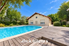 Maison familiale avec piscine et grand jardin avec fort potentiel  à Caudéran 33200