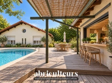 Maison familiale avec piscine et grand jardin avec fort potentiel  à Caudéran 33200