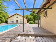 Maison familiale avec piscine et grand jardin avec fort potentiel  à Caudéran 33200