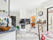 Maison familiale avec piscine et grand jardin avec fort potentiel  à Caudéran 33200