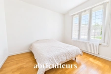 Maison familiale avec piscine et grand jardin avec fort potentiel  à Caudéran 33200