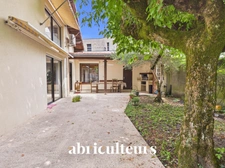 Maison familiale avec piscine et grand jardin avec fort potentiel  à Caudéran 33200