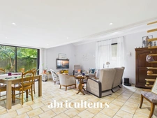 Maison familiale avec piscine et grand jardin avec fort potentiel  à Caudéran 33200