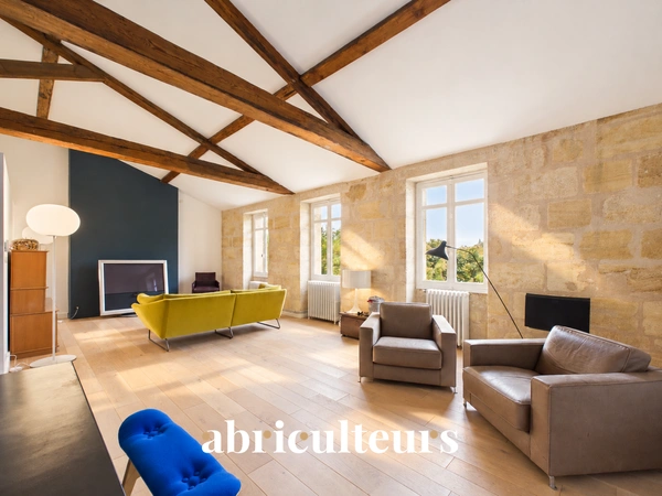 Rare : Appartement de 100 m² avec terrasse face  au Jardin Public à Bordeaux (33000)