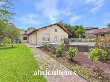 Maison familiale avec piscine et grand jardin avec fort potentiel  à Caudéran 33200